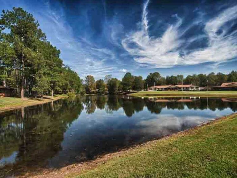 Mirror Lake Recovery Center Burns TN