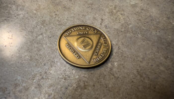 An alcoholics anonymous sobriety coin