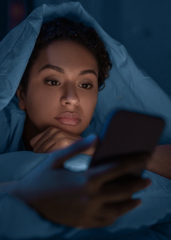 girl searching heroin facts on phone