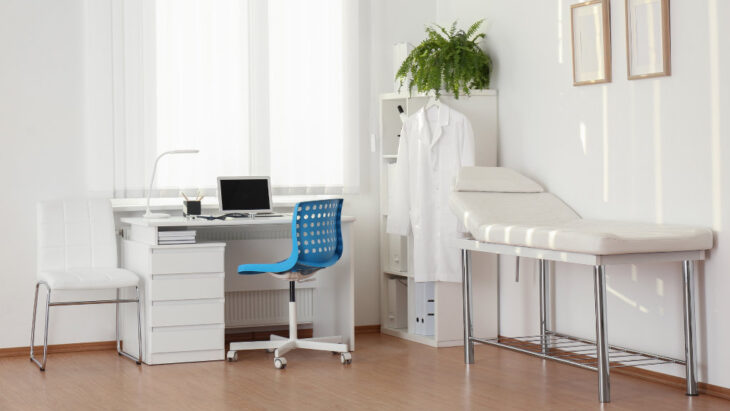 A view of a doctors office, similar to what one may expect from a free detox clinic