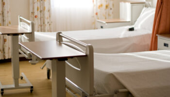 A view inside an inpatient hospital room. Learn more about intensive outpatient (IOP) sober living and rehab here.