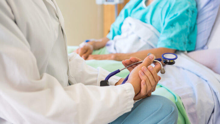 A patient sitting in a hospital, speaking with a doctor. Learn more about what happens in alcohol detox centers, here.