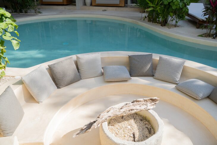 A luxurious pool. Learn more about top luxury detoxes in the US here